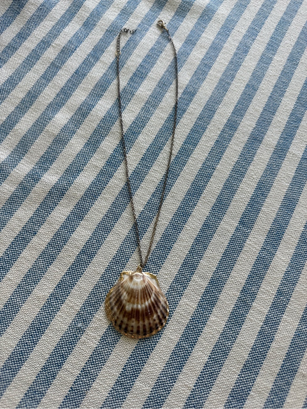 Shell Pendant Necklace - Brown Shell Accent